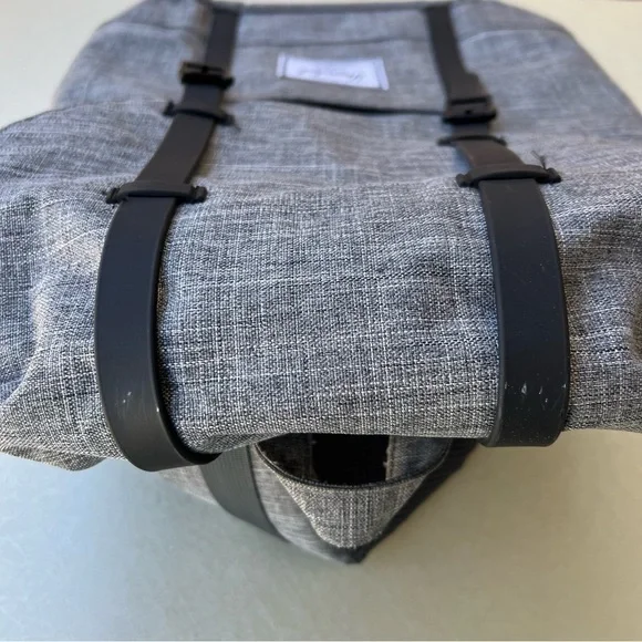 Herschel Classic Retreat Backpack,
19.5L, - Picture 7 of 7